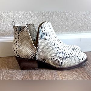 Chinese Laundry Booties